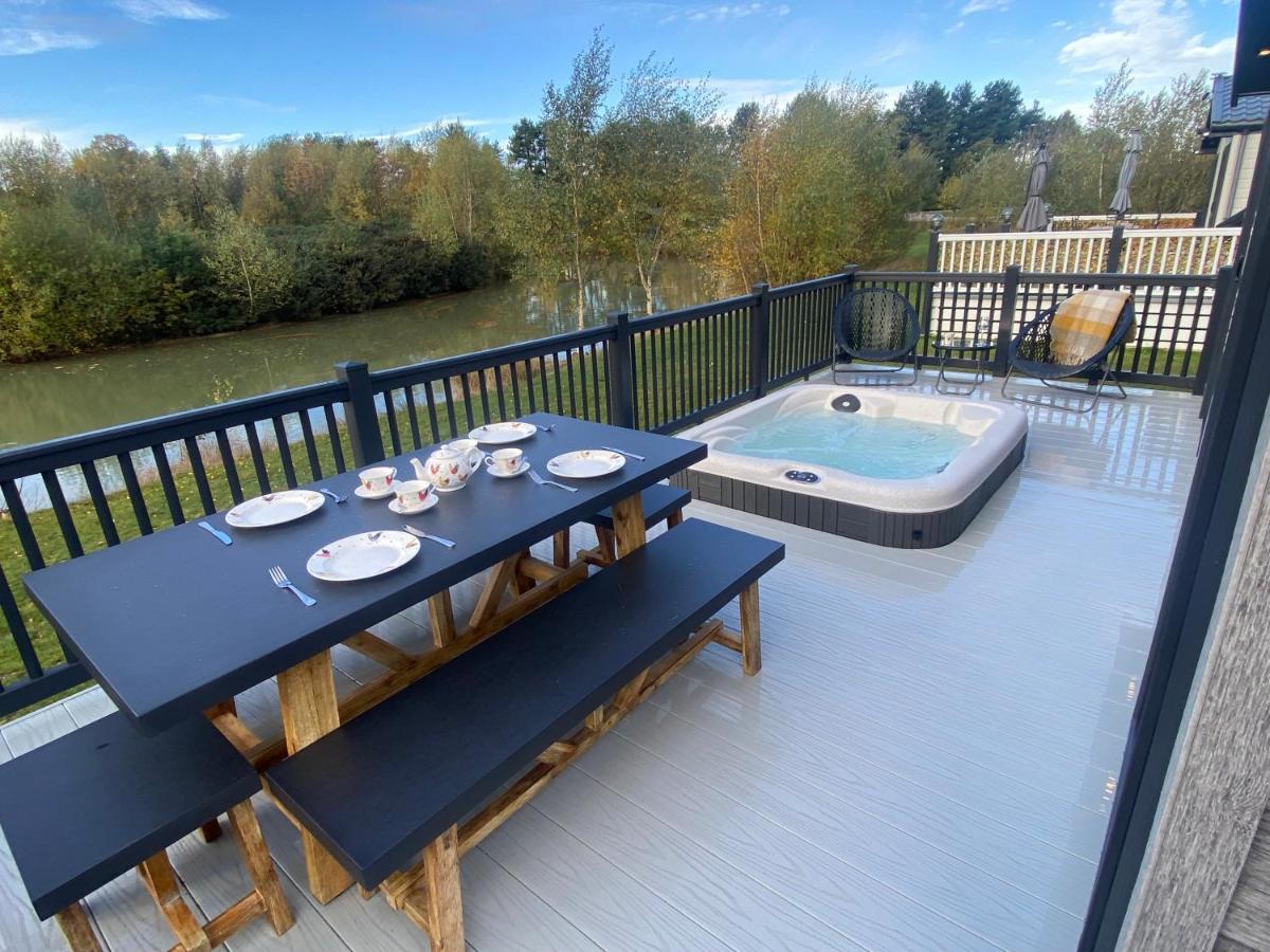 Lakewood Retreat Woodhall Spa Exterior photo